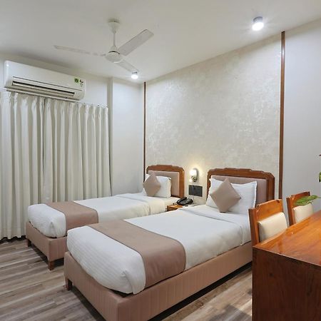 Hotel Apex Surat Exterior photo