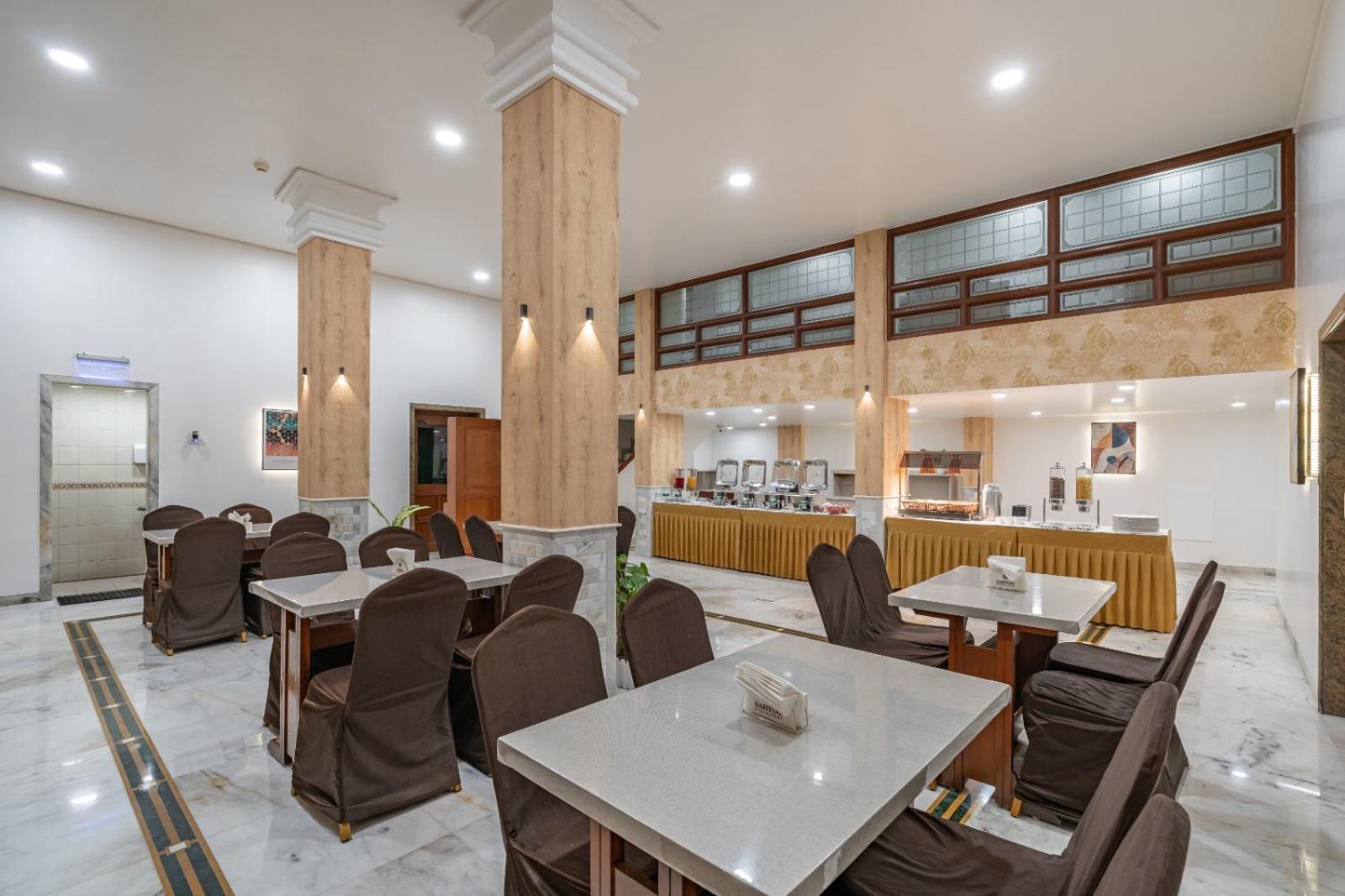 Hotel Apex Surat Exterior photo